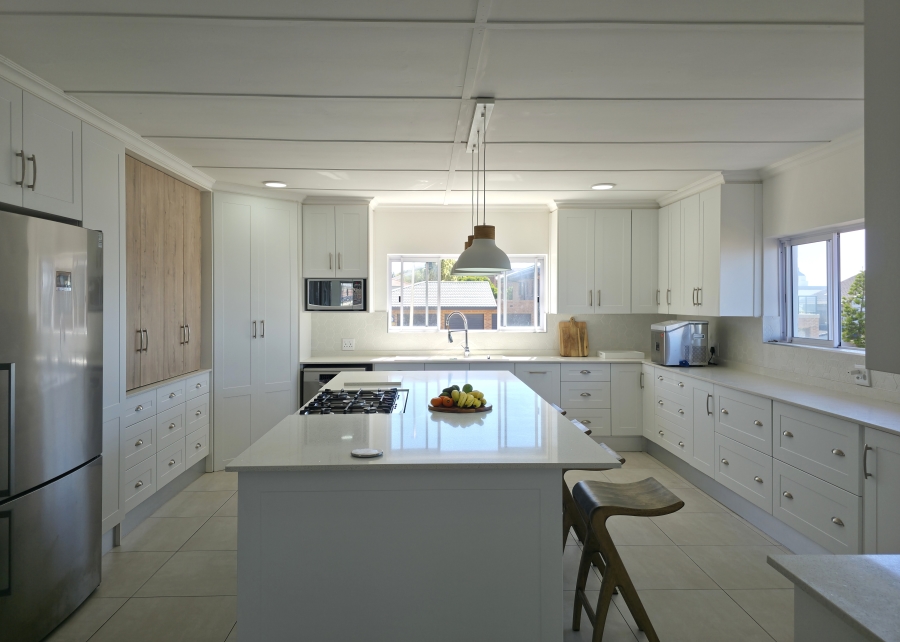 6 Bedroom Property for Sale in Wavecrest Eastern Cape